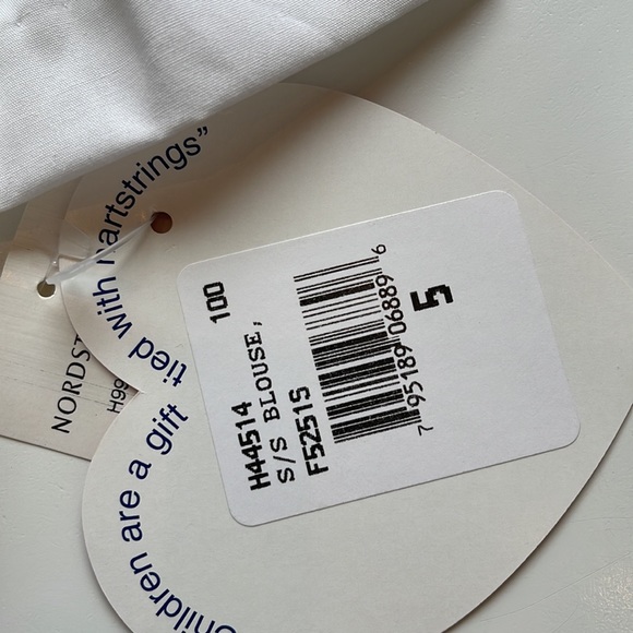 Hartstrings Blouse - Picture 6 of 6